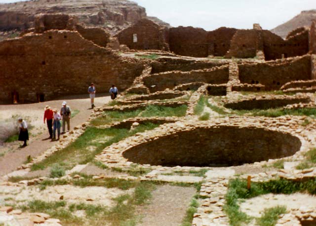 [Chaco Canyon - Pueblo del Arroyo - Entering]